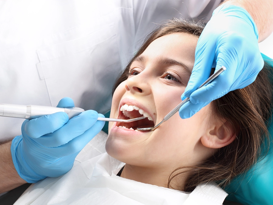 Dentist-specializing-endodontics